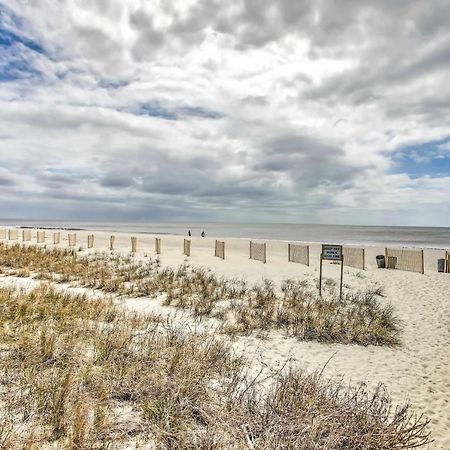 Coastal Oasis With Decks Walk To Holden Beach! Exterior photo