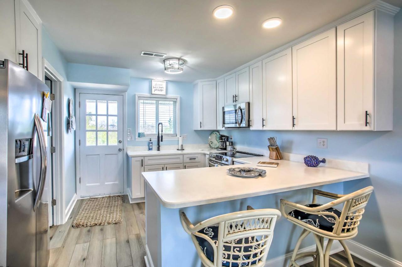 Coastal Oasis With Decks Walk To Holden Beach! Exterior photo