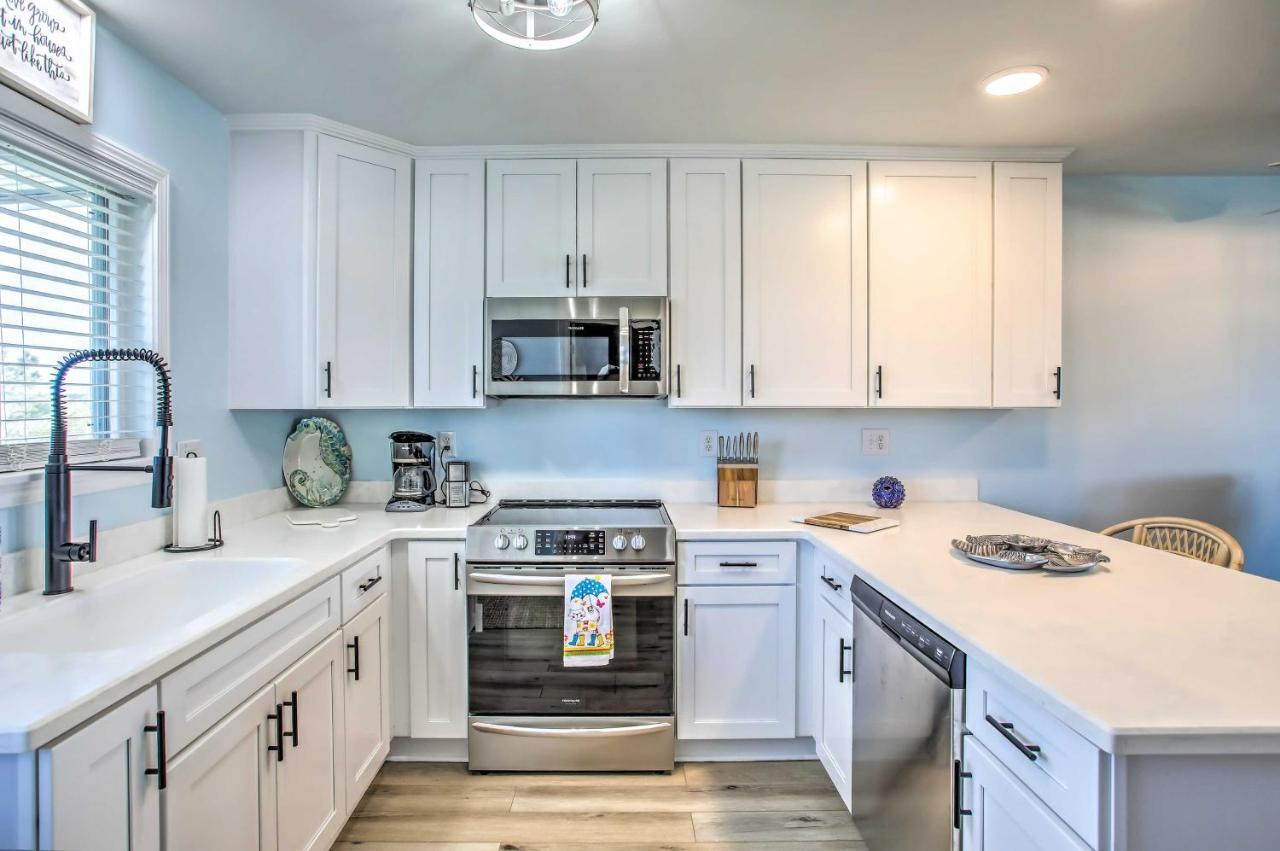 Coastal Oasis With Decks Walk To Holden Beach! Exterior photo